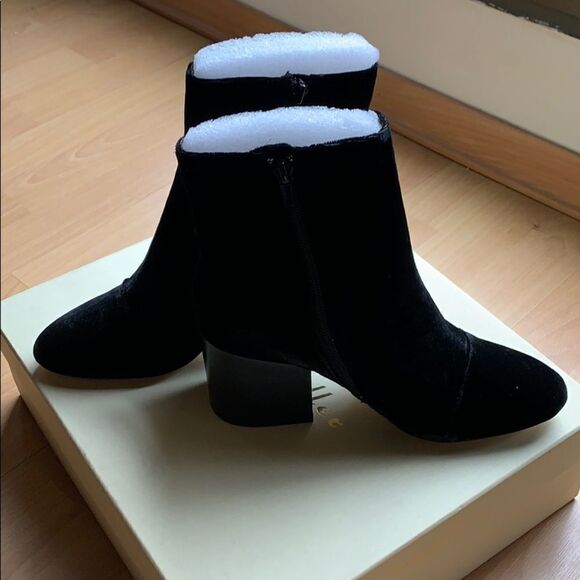 BETTYE Muller Nightcap Velvet Booties - Picture 3 of 6